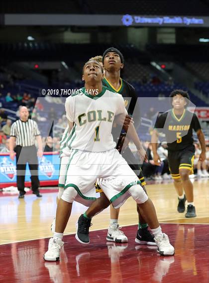 Thumbnail 2 in Cole vs. Madison (UIL 3A Semifinal) photogallery.