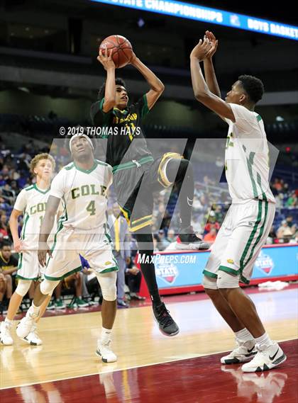 Thumbnail 3 in Cole vs. Madison (UIL 3A Semifinal) photogallery.