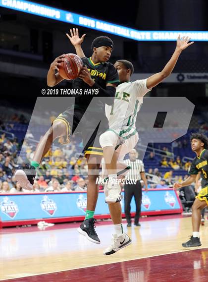 Thumbnail 2 in Cole vs. Madison (UIL 3A Semifinal) photogallery.