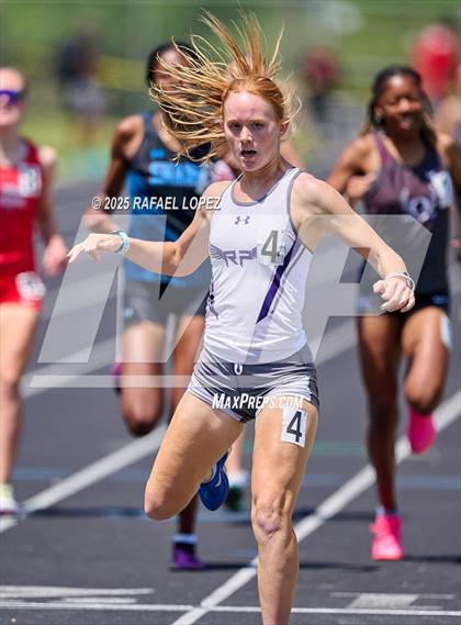 Thumbnail 1 in UIL 6A Track & Field Area 21&22 (800M) photogallery.