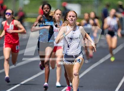 Thumbnail 2 in UIL 6A Track & Field Area 21&22 (800M) photogallery.