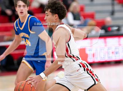 Thumbnail 2 in Hampton vs Moon Area (Legends Classic) photogallery.