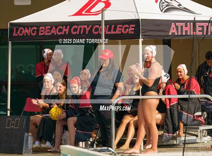 Thumbnail 1 in Mater Dei vs Orange Lutheran (CIF Div 1 Regional Final) photogallery.