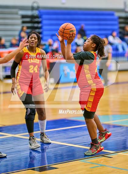 Thumbnail 3 in Yates vs. Sterling (Houston ISD Tournament) photogallery.