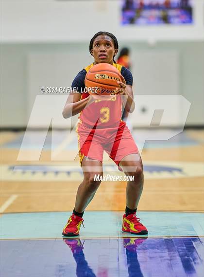 Thumbnail 2 in Yates vs. Sterling (Houston ISD Tournament) photogallery.