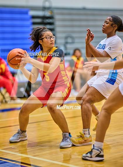 Thumbnail 2 in Yates vs. Sterling (Houston ISD Tournament) photogallery.