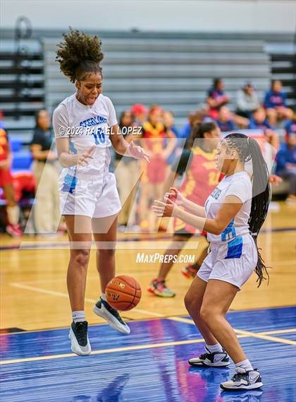 Thumbnail 2 in Yates vs. Sterling (Houston ISD Tournament) photogallery.
