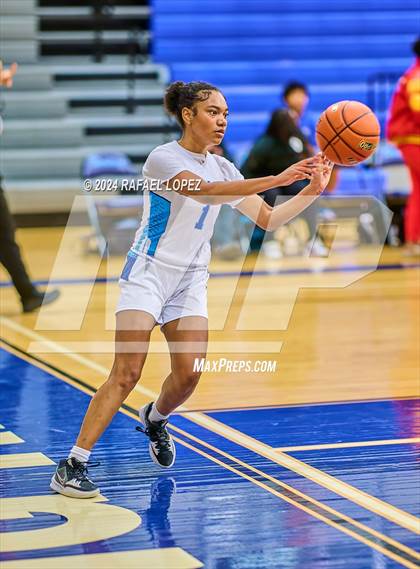 Thumbnail 2 in Yates vs. Sterling (Houston ISD Tournament) photogallery.