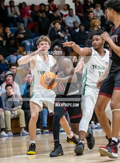 Thumbnail 2 in Trinity Christian vs. Pine Forest (MLK Dream Jam @ Terry Sanford) photogallery.