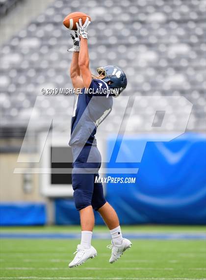 Thumbnail 1 in Pope John XXIII vs. Iona Prep photogallery.