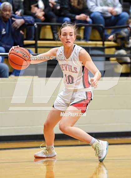 Thumbnail 2 in Chapel Hill vs. Tatum (UIL 3A Area Playoff) photogallery.