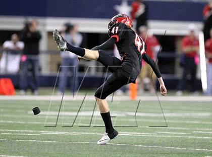 Thumbnail 2 in Katy vs. Cedar Hill (UIL 5A Division 2 Final) photogallery.