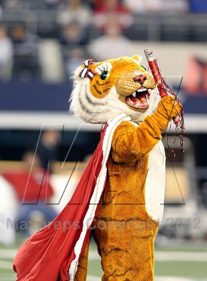 Thumbnail 3 in Katy vs. Cedar Hill (UIL 5A Division 2 Final) photogallery.