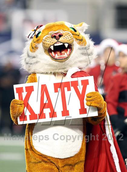 Thumbnail 3 in Katy vs. Cedar Hill (UIL 5A Division 2 Final) photogallery.