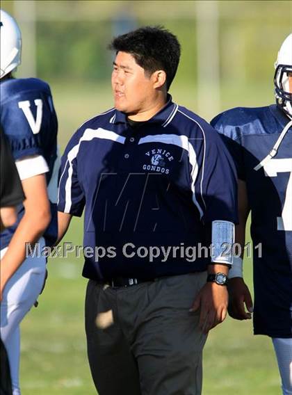 Thumbnail 2 in Harvard-Westlake @ Venice (Freshman) photogallery.