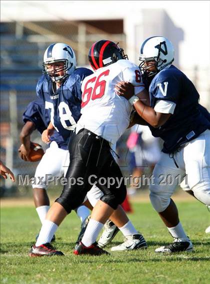Thumbnail 3 in Harvard-Westlake @ Venice (Freshman) photogallery.