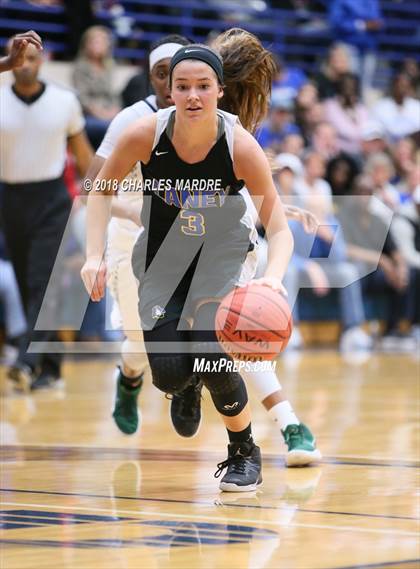 Thumbnail 2 in Southeast Raleigh vs. E.A. Laney (NCHSAA 4A Regional Playoff) photogallery.
