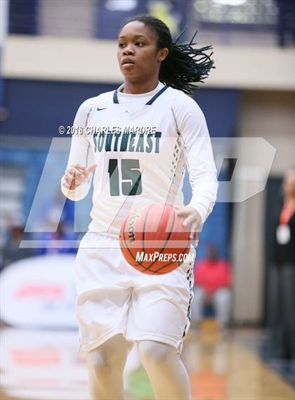 Thumbnail 2 in Southeast Raleigh vs. E.A. Laney (NCHSAA 4A Regional Playoff) photogallery.