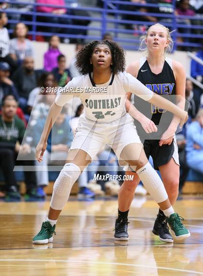 Thumbnail 1 in Southeast Raleigh vs. E.A. Laney (NCHSAA 4A Regional Playoff) photogallery.