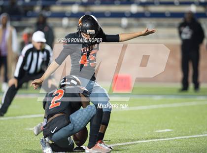 Thumbnail 1 in Wylie East vs. Lancaster (UIL 5A Regional Quarterfinal Playoff) photogallery.