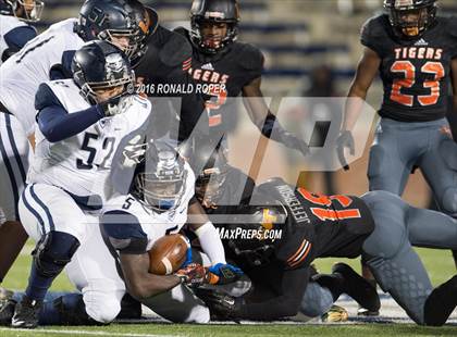 Thumbnail 2 in Wylie East vs. Lancaster (UIL 5A Regional Quarterfinal Playoff) photogallery.