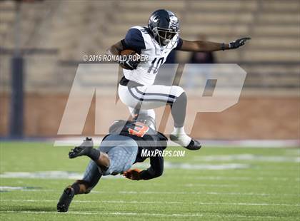 Thumbnail 1 in Wylie East vs. Lancaster (UIL 5A Regional Quarterfinal Playoff) photogallery.