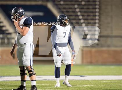 Thumbnail 2 in Wylie East vs. Lancaster (UIL 5A Regional Quarterfinal Playoff) photogallery.