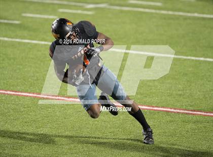 Thumbnail 3 in Wylie East vs. Lancaster (UIL 5A Regional Quarterfinal Playoff) photogallery.