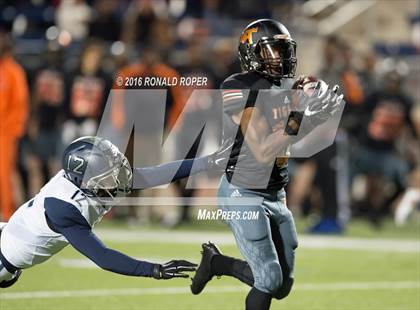 Thumbnail 3 in Wylie East vs. Lancaster (UIL 5A Regional Quarterfinal Playoff) photogallery.