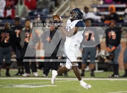 Thumbnail 2 in Wylie East vs. Lancaster (UIL 5A Regional Quarterfinal Playoff) photogallery.