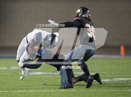 Thumbnail 3 in Wylie East vs. Lancaster (UIL 5A Regional Quarterfinal Playoff) photogallery.
