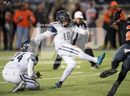 Thumbnail 2 in Wylie East vs. Lancaster (UIL 5A Regional Quarterfinal Playoff) photogallery.