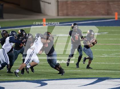 Thumbnail 2 in Wylie East vs. Lancaster (UIL 5A Regional Quarterfinal Playoff) photogallery.