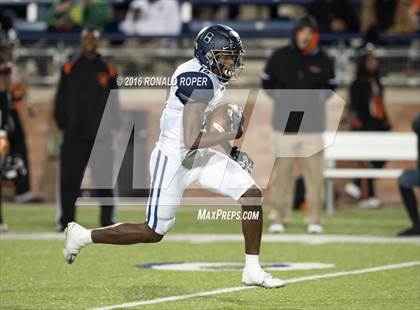 Thumbnail 2 in Wylie East vs. Lancaster (UIL 5A Regional Quarterfinal Playoff) photogallery.