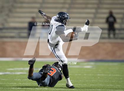 Thumbnail 2 in Wylie East vs. Lancaster (UIL 5A Regional Quarterfinal Playoff) photogallery.