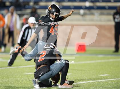 Thumbnail 2 in Wylie East vs. Lancaster (UIL 5A Regional Quarterfinal Playoff) photogallery.