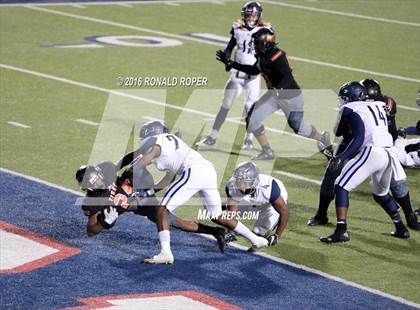 Thumbnail 2 in Wylie East vs. Lancaster (UIL 5A Regional Quarterfinal Playoff) photogallery.