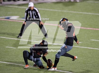 Thumbnail 3 in Wylie East vs. Lancaster (UIL 5A Regional Quarterfinal Playoff) photogallery.
