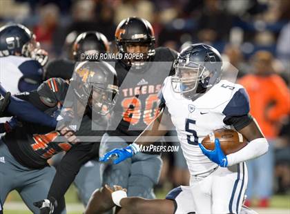 Thumbnail 1 in Wylie East vs. Lancaster (UIL 5A Regional Quarterfinal Playoff) photogallery.
