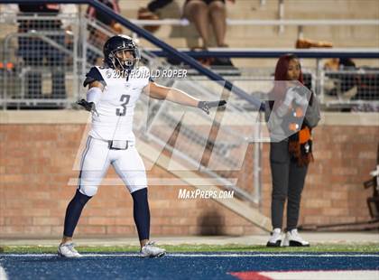 Thumbnail 3 in Wylie East vs. Lancaster (UIL 5A Regional Quarterfinal Playoff) photogallery.