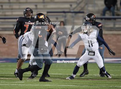 Thumbnail 1 in Wylie East vs. Lancaster (UIL 5A Regional Quarterfinal Playoff) photogallery.