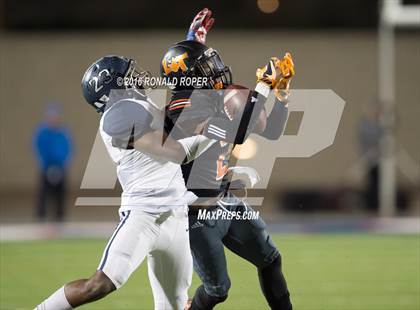 Thumbnail 2 in Wylie East vs. Lancaster (UIL 5A Regional Quarterfinal Playoff) photogallery.