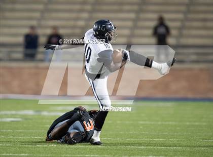 Thumbnail 1 in Wylie East vs. Lancaster (UIL 5A Regional Quarterfinal Playoff) photogallery.