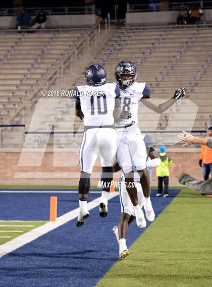 Thumbnail 2 in Wylie East vs. Lancaster (UIL 5A Regional Quarterfinal Playoff) photogallery.