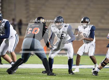 Thumbnail 2 in Wylie East vs. Lancaster (UIL 5A Regional Quarterfinal Playoff) photogallery.