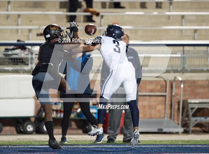 Thumbnail 2 in Wylie East vs. Lancaster (UIL 5A Regional Quarterfinal Playoff) photogallery.