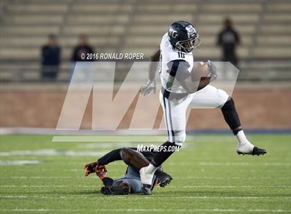 Thumbnail 3 in Wylie East vs. Lancaster (UIL 5A Regional Quarterfinal Playoff) photogallery.