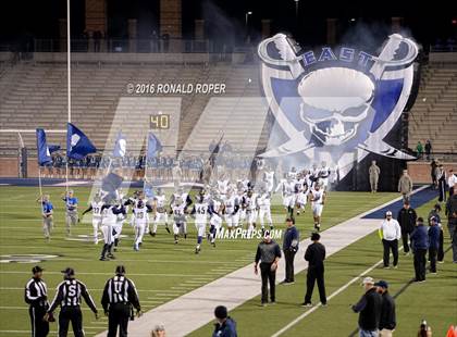 Thumbnail 2 in Wylie East vs. Lancaster (UIL 5A Regional Quarterfinal Playoff) photogallery.