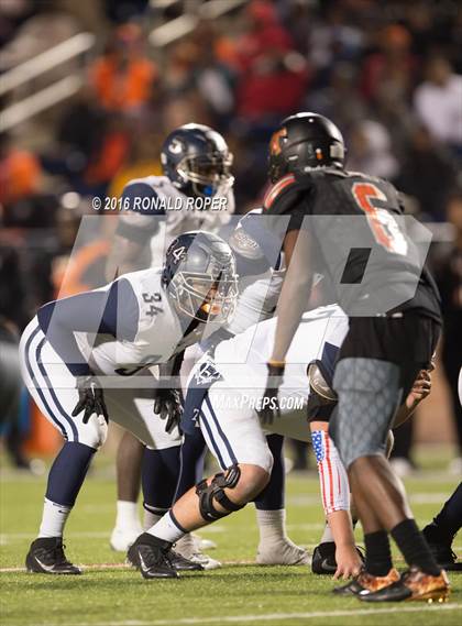 Thumbnail 2 in Wylie East vs. Lancaster (UIL 5A Regional Quarterfinal Playoff) photogallery.