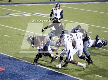 Thumbnail 2 in Wylie East vs. Lancaster (UIL 5A Regional Quarterfinal Playoff) photogallery.
